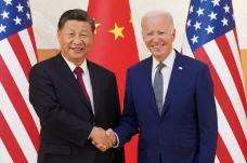 Biden se poprvé ve funkci setkal se Si Ťin-pchingem, oba odsoudili harašení jadernými zbraněmi