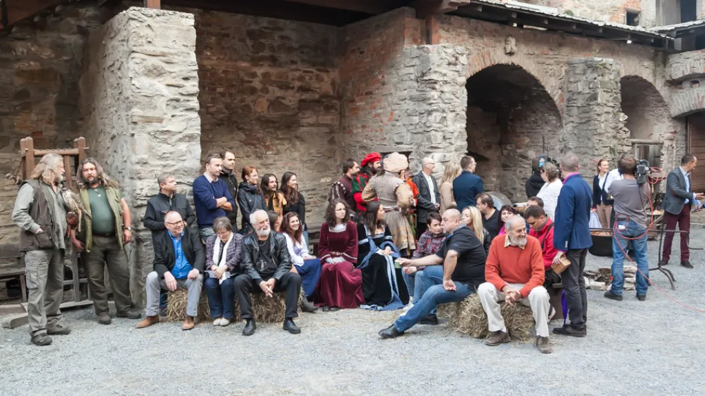 Každý čeká na svůj čas před kamerou...