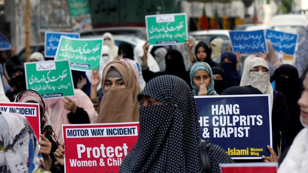 Ilustrační foto – Protest proti násilí na ženách v Karáčí v září 2020