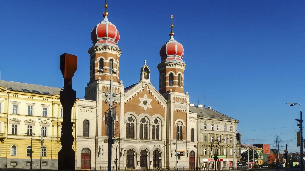 Velká synagoga v centru města Plzeň v ulici Sady Pětatřicátníků je největší synagogou v Česku, druhou největší v Evropě (po budapešťské) a třetí největší na světě po jeruzalémské a budapešťské.