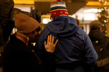 Pomoc potřebují nejen děti a příbuzní obětí. Psychologové radí, jak se vypořádat s traumatem