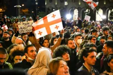Gruzínský parlament ustoupil demonstrantům. Zákon o zahraničních agentech neprošel