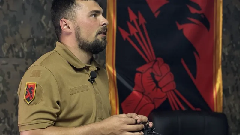 Valentyn je velitelem oddílu bezpilotních protiletadlových systémů v rámci jednotky protivzdušné obrany „Oberih“ patřící k brigádě „Pomsta“