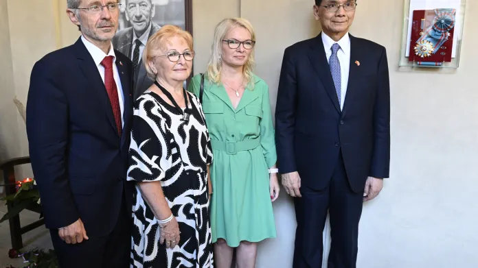 Předseda Senátu Miloš Vystrčil s rodinou Jaroslava Kubery a předsedou tchajwanského parlamentu Jou Si-kchunem