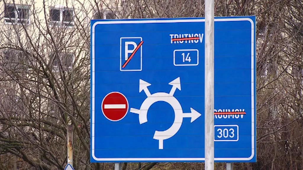 Uzavřený kruhový objezd v Náchodě