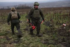 Ukrajinci jsou odhodlaní pokračovat v osvobozování. Rusové zaminovávají Záporoží a na Krymu kopou zákopy