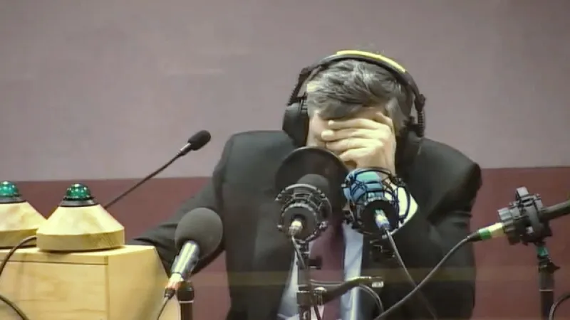 Brotský premiér Gordon Brown se v rozhlasovém rozhovoru omlouvá za incident s Gillian Duffyovou