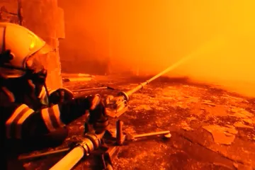 Požár v Jirkově zabil dva obyvatele panelového domu