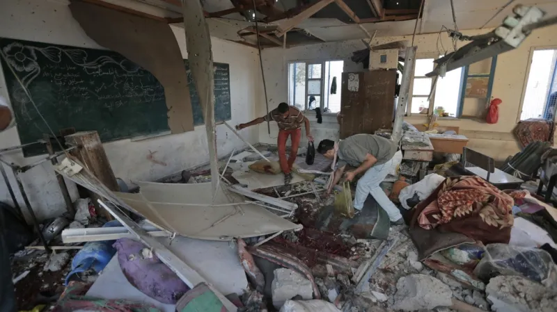 Jedna ze tříd školy v Džabalíje po náletu