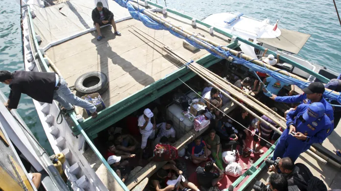 Loď s uprchlíky mířícími do Austrálie