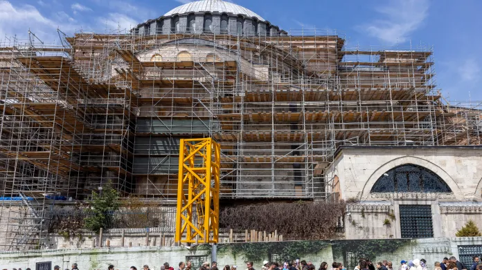 Exteriér mešity Hagia Sofia při letošní rekonstrukci