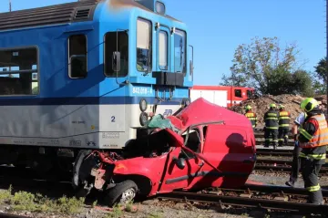Do zabezpečení přejezdů šlo vloni historicky nejvíc peněz. Počet nehod ale neklesl
