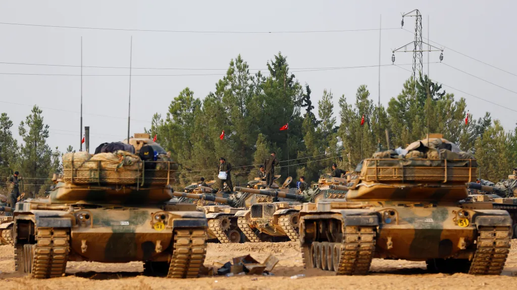 Turecké tanky na hranici se Sýrií