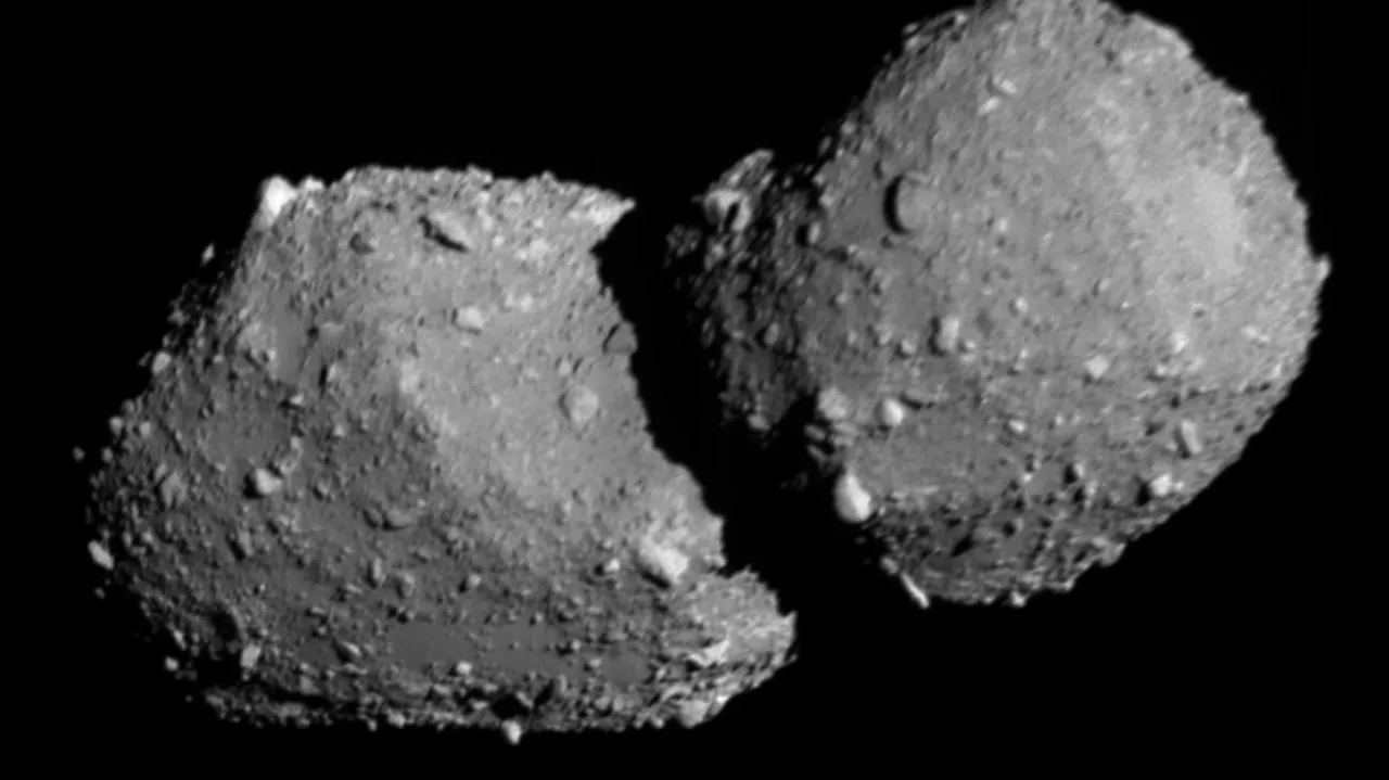 Japonská sonda prolétla kolem asteroidu. Data pro misi obrany Země poskytli Češi