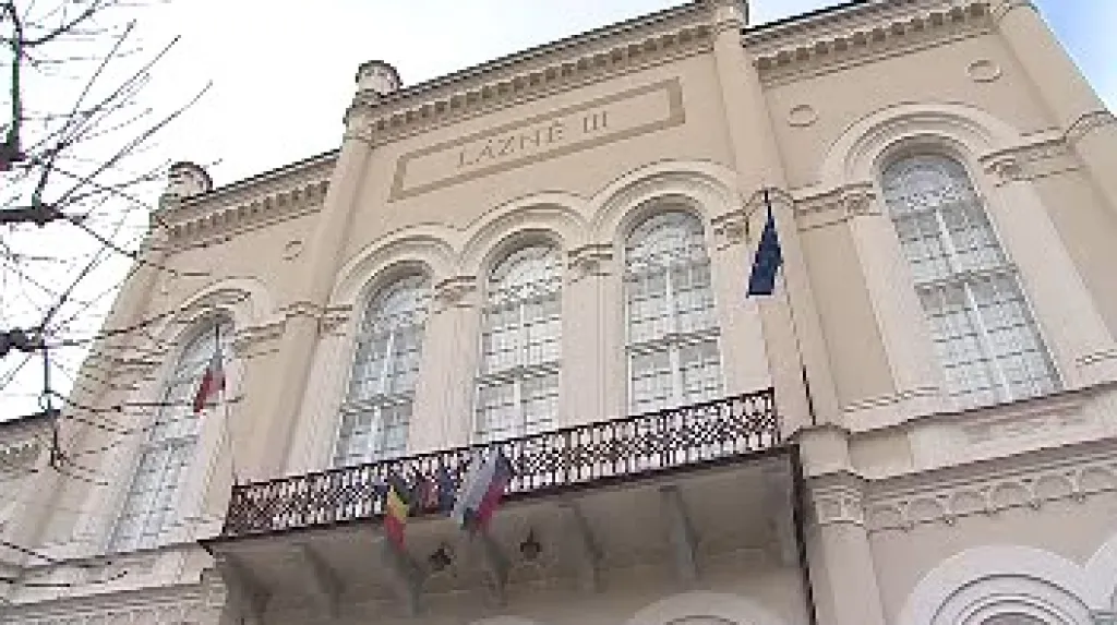 Poškozený dům v Karlových Varech