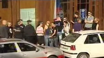 Hrstka sympatizantů ultrapravice