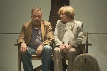 Komedie, u nichž zamrazí. Na divadle je k vidění After Life Rickyho Gervaise i noví Homolkovi