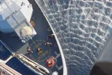 Pokračují záchranné práce po ztroskotání lodě s migranty u řeckých břehů