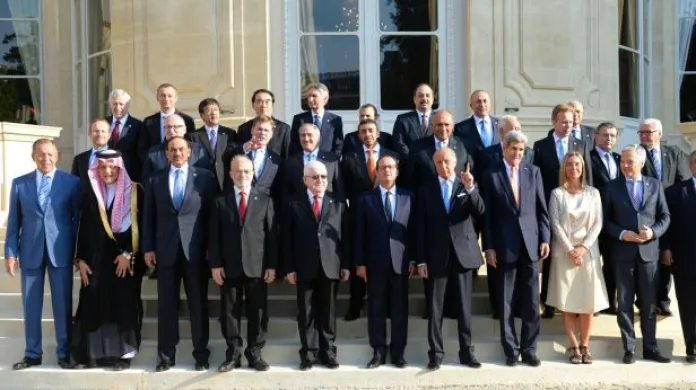 Pařížská konference slíbila Iráku podporu v boji proti radikálům