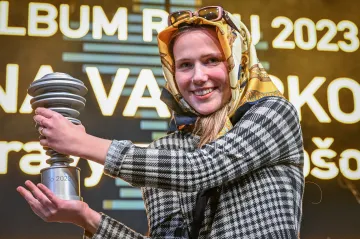 Na Ceny Apollo udělaly dojem Pozdravy z polepšovny od Anny Vaverkové a virtuální Nivva se svými Sirens