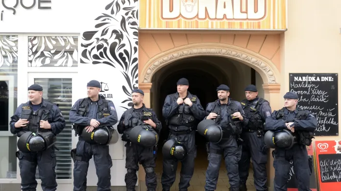 Pořádková policie při shromáždění radikálů v Ústí nad Labem