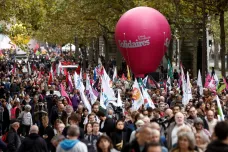 Ve Francii se stávkuje, k celonárodnímu protestu se přidali i úředníci či dopravci