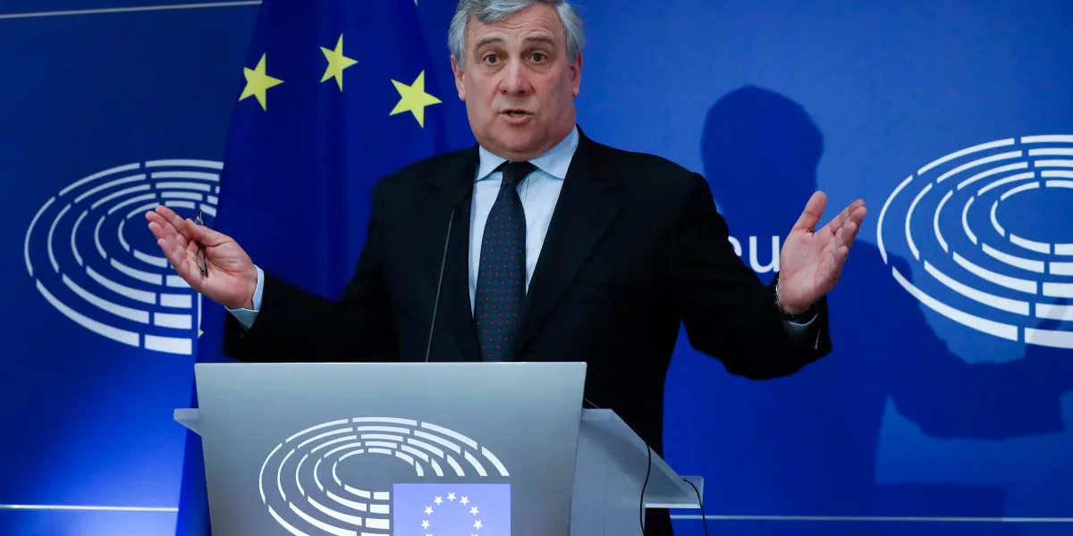 Il presidente del Parlamento europeo Tajani potrebbe diventare primo ministro italiano e annuisce all’offerta di Berlusconi — ČT24 — Televisione ceca