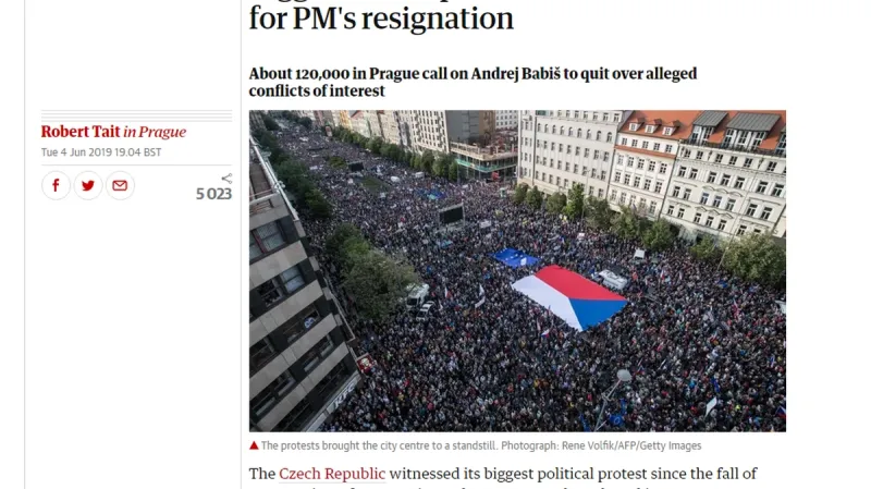 The Guardian informuje o pražské demonstraci