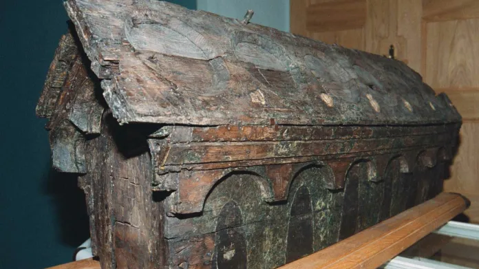 Původní dubové jádro relikviáře