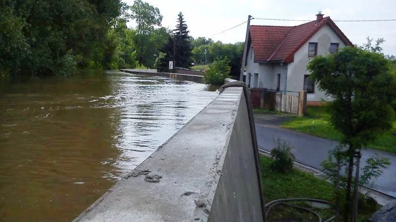 Protipovodňová hráz v Hoříně