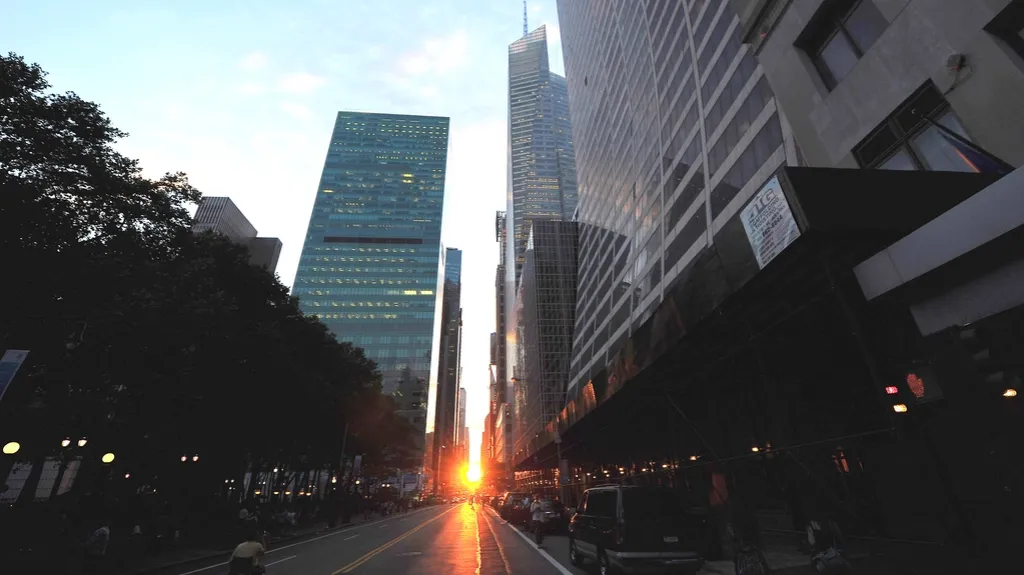 Úkaz známý jako "ManhattanHenge" - červenec 2011