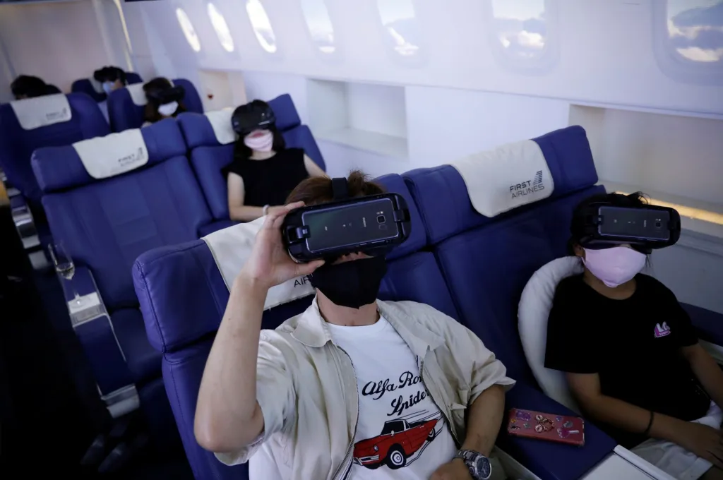 První aerolinka se pokusila nabídnout svým japonským klientům během letu použití virtuální reality.
