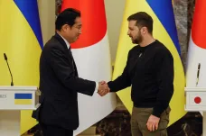 Japonský premiér neočekávaně přijel do Kyjeva a setkal se se Zelenským. Přislíbil balík pomoci za půl miliardy dolarů