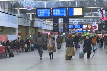 Odbory nepolevují. Stávka proti penzijní reformě ve Francii už překonala protest z roku 1995