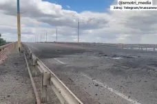 Ukrajinci poškodili most přes Dněpr v okupovaném Chersonu