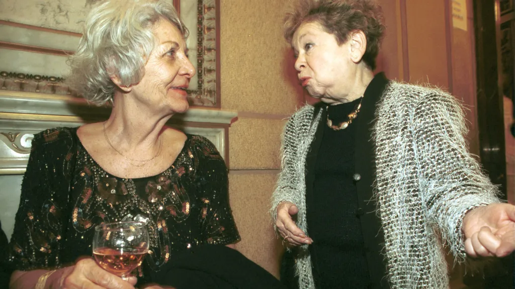 Heda Čechová (vlevo) s Aťkou Janouškovou v roce 2002