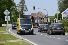 Kokory a Krčmaň stále marně čekají na dálnici, která odvede hustou dopravu z obcí