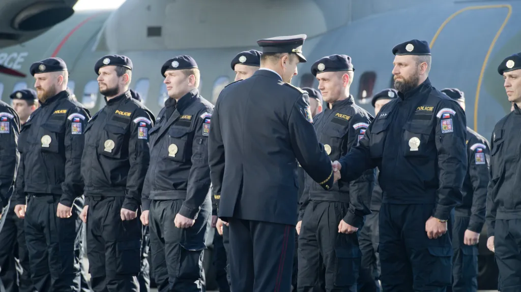 Tomáš Tuhý takto vyprovázel v dubnu 2016 české policisty mířící na řecký Lesbos