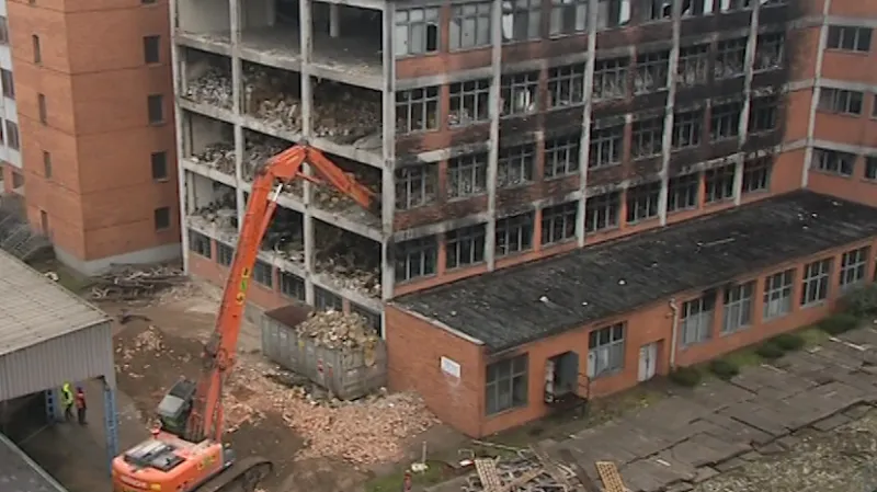 Demolice vyhořelé 103. budovy