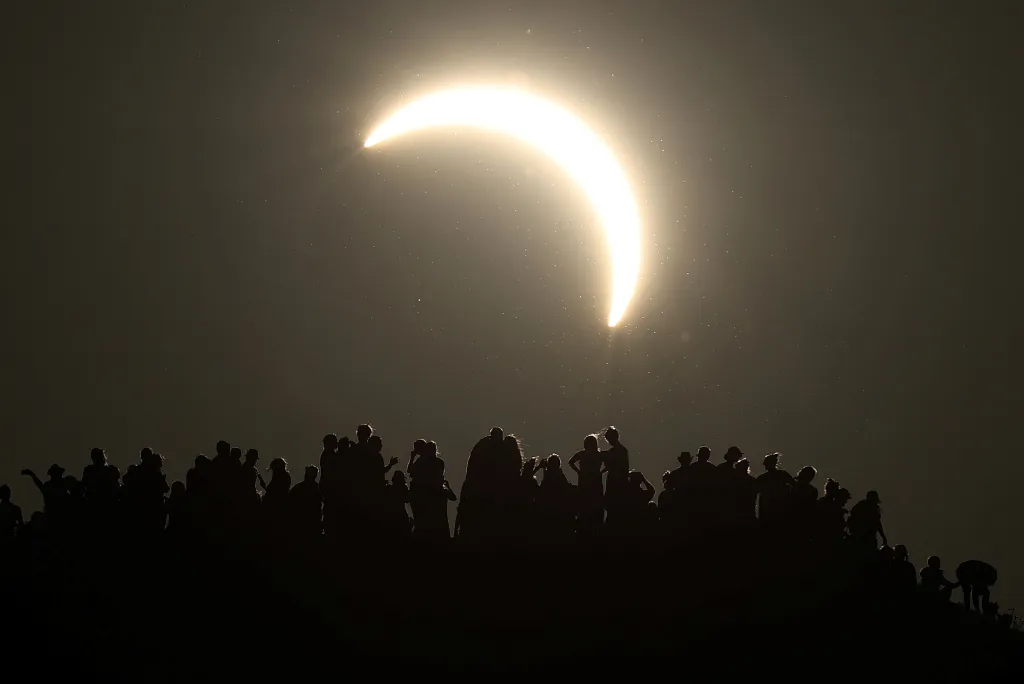 Zatmění Slunce v britském Glastonbury