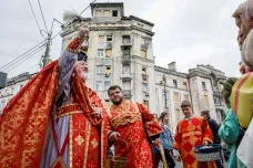 „Ukrajinci poklekají jen k modlitbě.“ Ruskem napadená země slaví třetí Velikonoce za plnohodnotné války