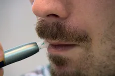 V některých e-cigaretách mohou vznikat při zahřívání toxické plyny