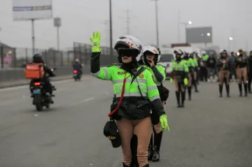V Peru se po srážce zřítil autobus ze srázu, zahynulo nejméně 37 lidí