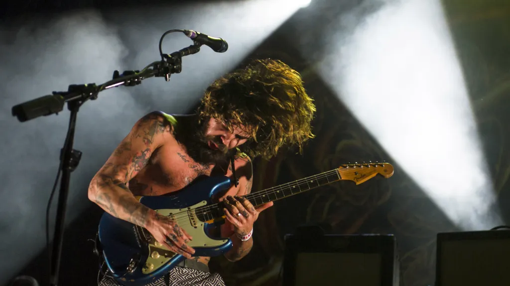Zpěvák a kytarista Simon Neil na Rock for People 2014