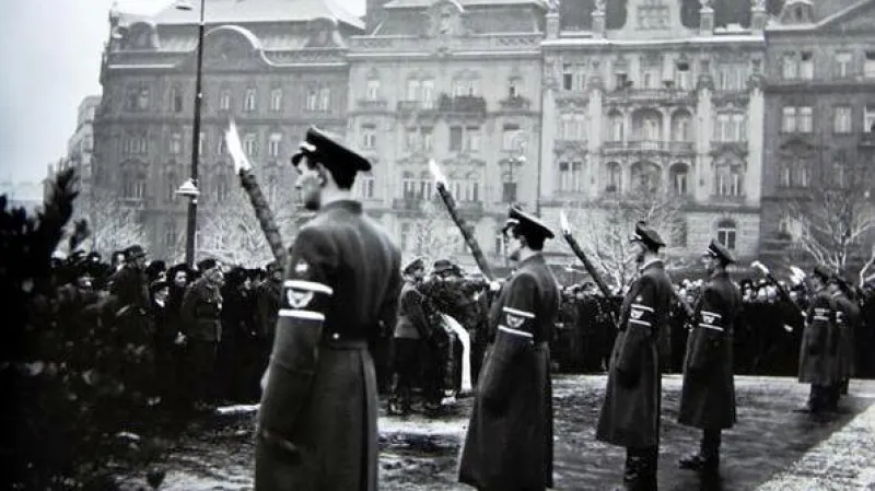 Smuteční shromáždění 18. února na Říšském náměstí (náměstí Míru)