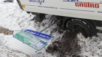 Nehoda nákladního auta v Rousínově