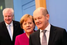 Německá koalice podepsala smlouvu, posílá Merkelovou opět do kancléřského křesla
