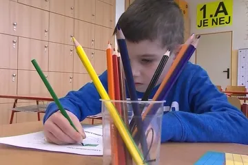 Školy příliš nevyužívají smluv s rodiči, u žáků s problémy jsou přitom úspěšné