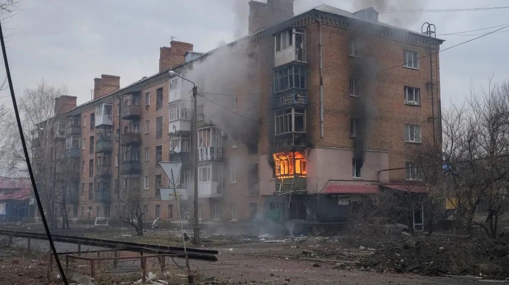 Zničené domy v Bachmutu v den, kdy Rusové ohlásili dobytí města