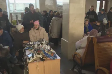 Obyvatelé Chersonu se setkávají u nabíjecích zdrojů. Snaží se znovu propojit se světem 